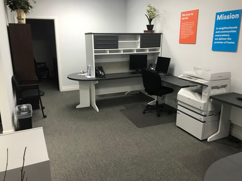 More Photos Of 310 N Main St, Keller Unknown For Lease