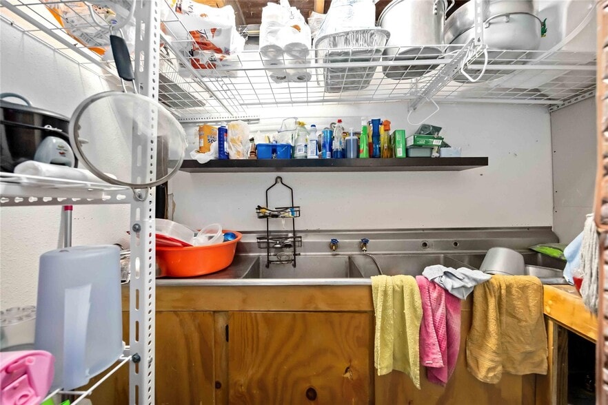 More Photos Of 5208 Noble St, Houston Specialty For Sale