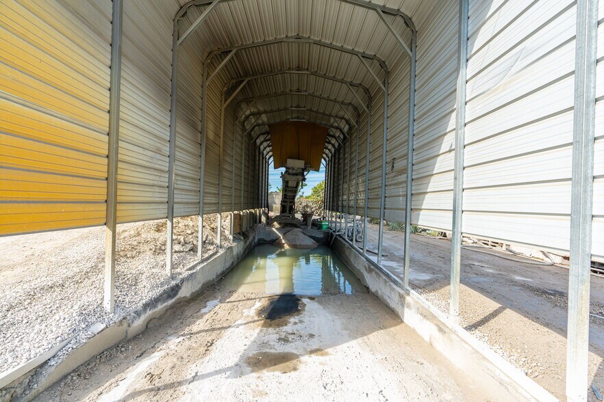 More Photos Of 2700 Evans Ave, Fort Myers Light Manufacturing For Sale