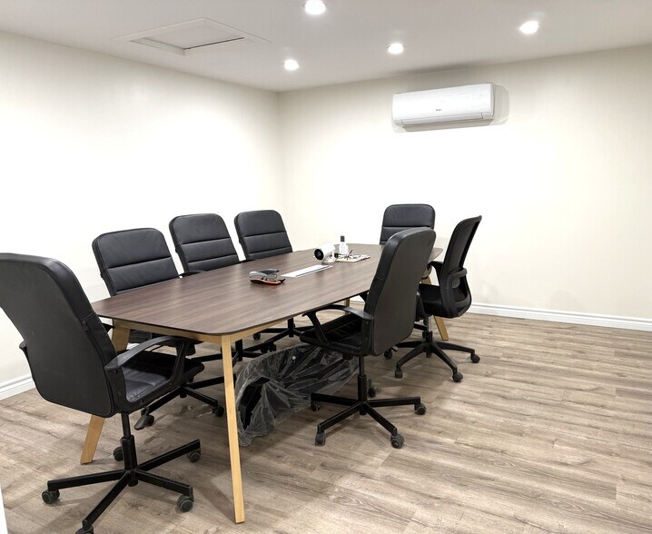 More Photos Of 218 Lockhart Rd, Barrie Service For Sale