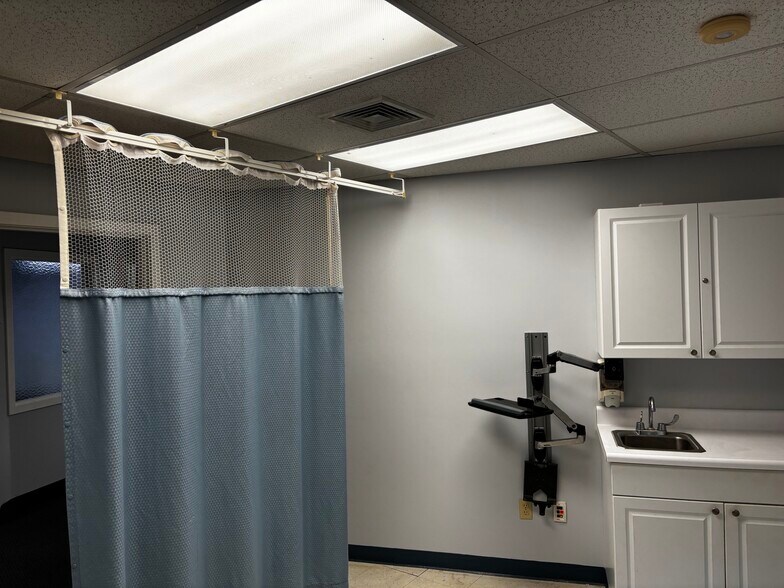 More Photos Of 82 Norwich Westerly Rd, North Stonington Medical For Sale