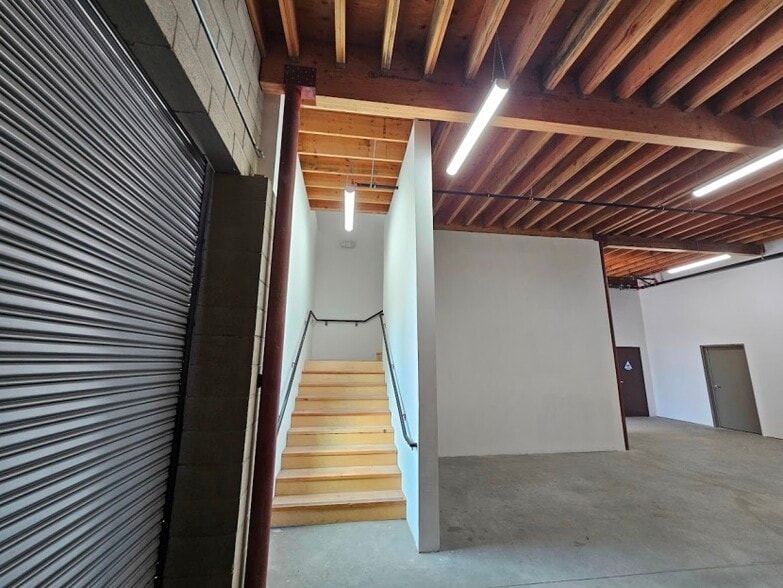 More Photos Of 2614 S Central Ave, Los Angeles Warehouse For Lease