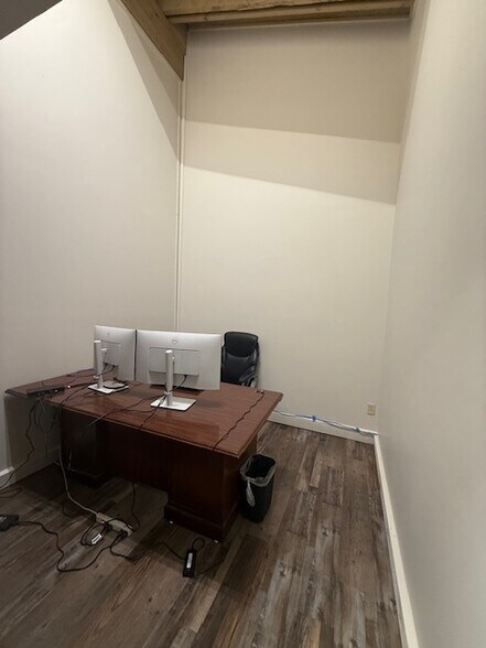 More Photos Of 725 S J St, Pensacola Office Residential For Sale