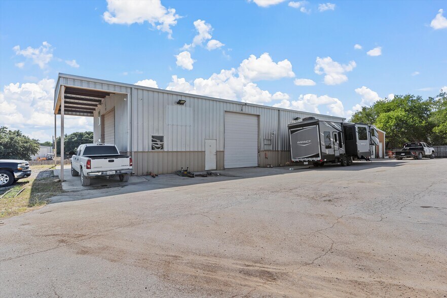 More Photos Of 330 Elco Ln, China Spring Warehouse For Sale