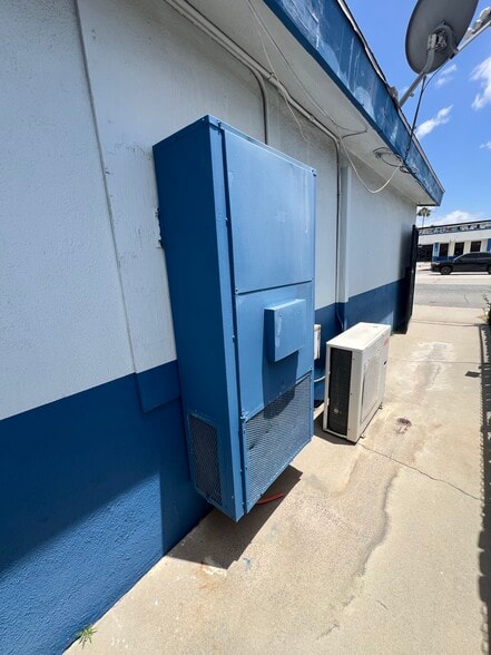 More Photos Of 13175 Paramount Blvd, South Gate Office For Sale