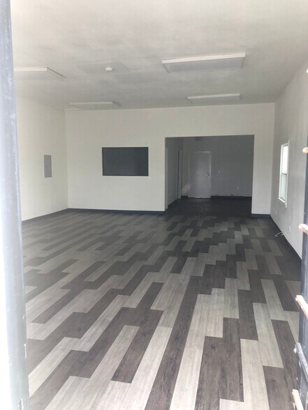 More Photos Of 5268-5276 Atlantic Blvd, Maywood Showroom For Sale
