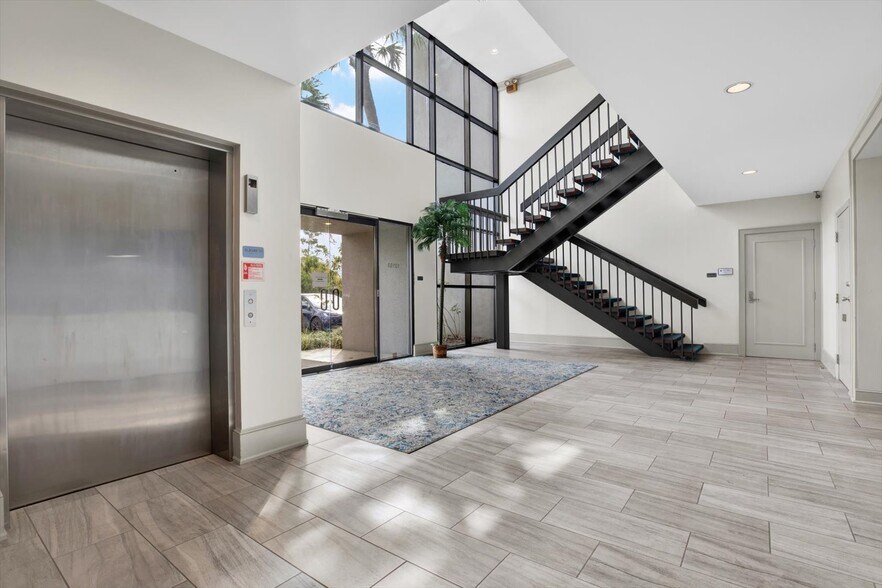 More Photos Of 13153 N Dale Mabry Hwy, Tampa Office For Sale