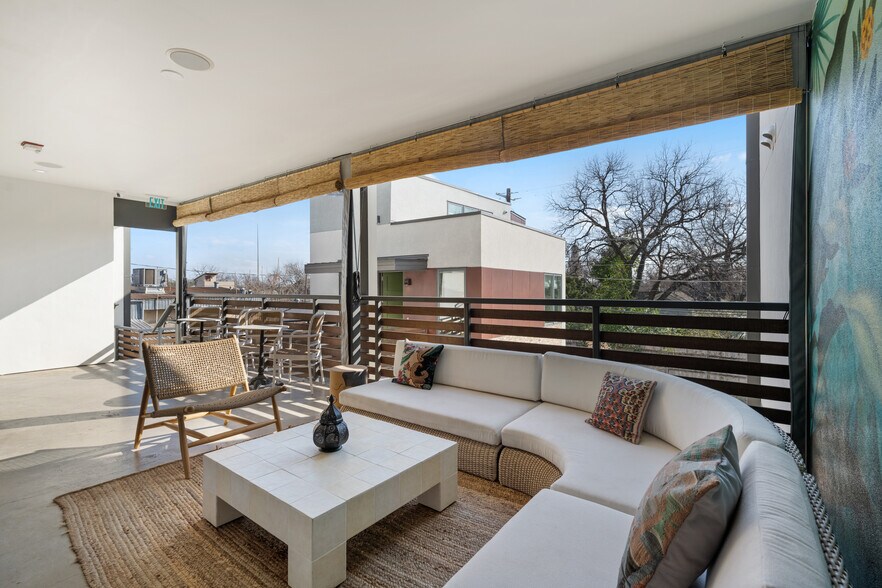 More Photos Of 1123 E 11th St, Austin Hotel For Sale