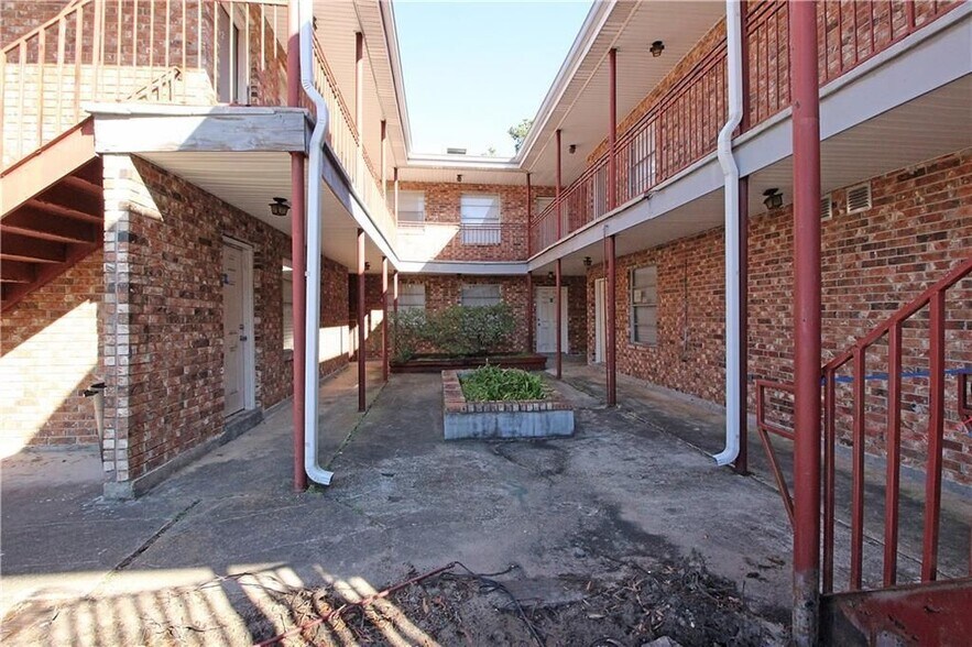 More Photos Of 828 Martin Behrman Ave, Metairie Apartments For Sale
