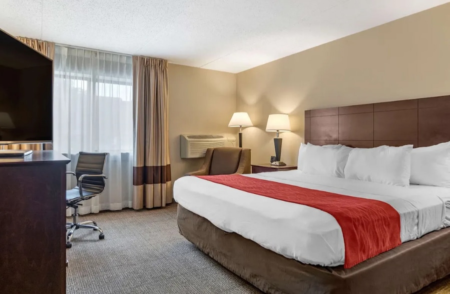 More Photos Of 525 N Canal Rd, Lansing Hotel For Sale