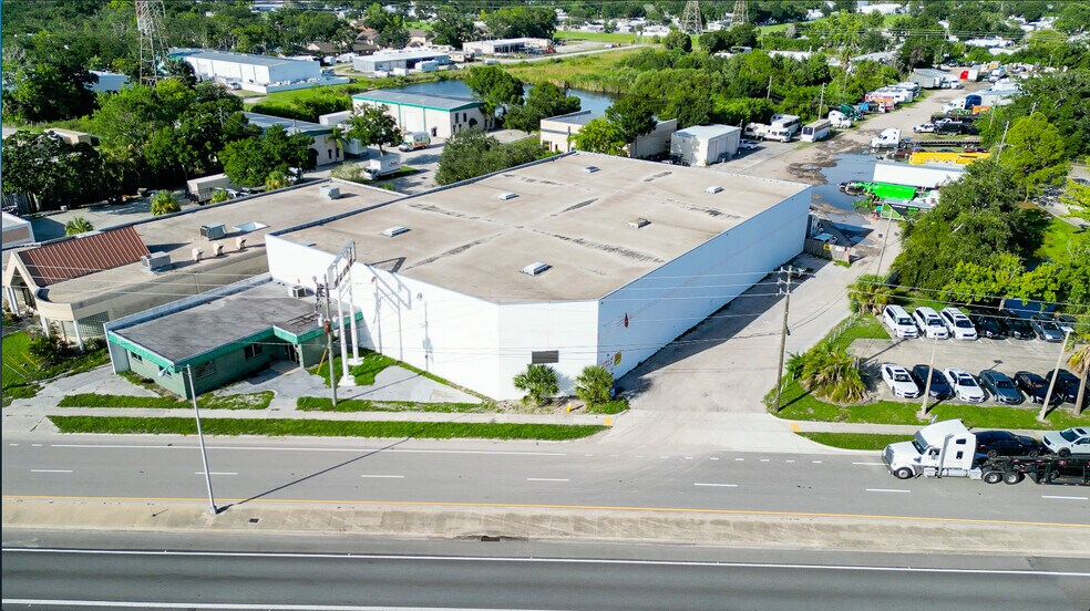More Photos Of 13755 U.S. Highway 19 N, Clearwater Warehouse For Lease