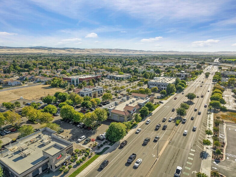 More Photos Of 2140 W Grant Line Rd, Tracy Office For Sale