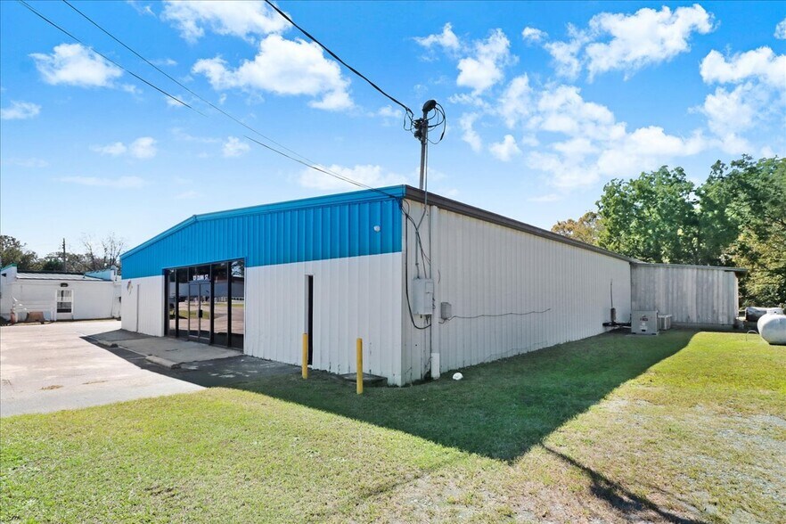 More Photos Of 101 Dunn St, Four Oaks Freestanding For Sale