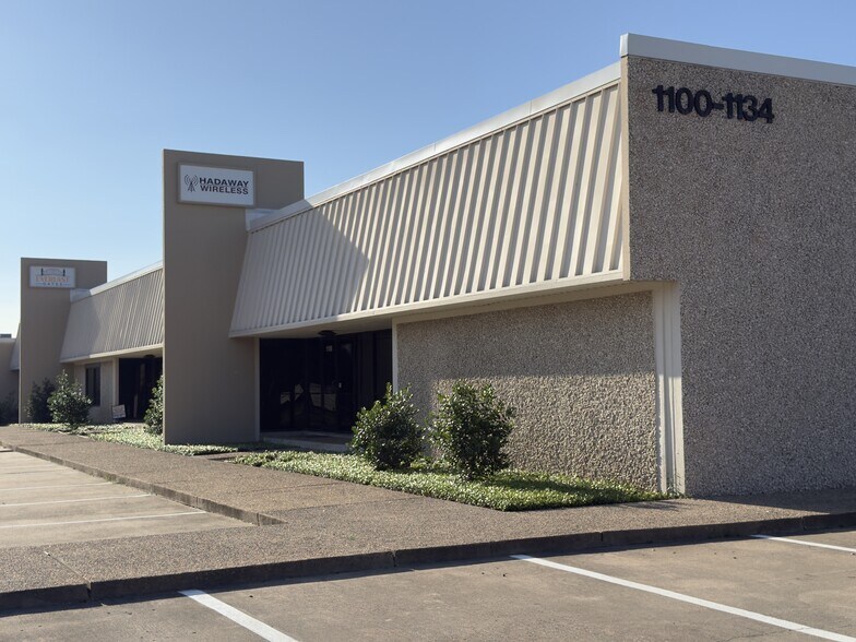 Primary Photo Of 1100-1134 Commerce Dr, Richardson Light Distribution For Lease
