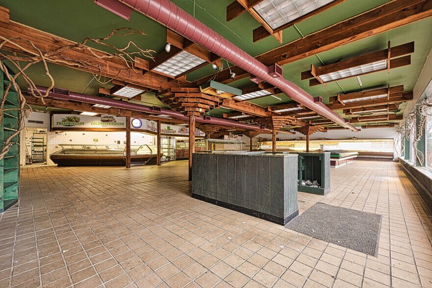 More Photos Of 80 E Main St, Huntington Freestanding For Sale