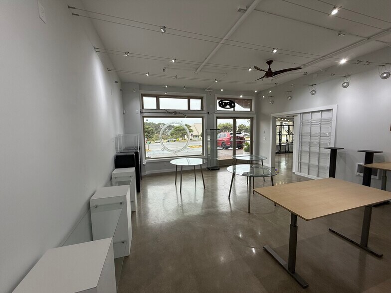 More Photos Of 502-504 N US-101 Hwy, Yachats Storefront Retail Office For Sale