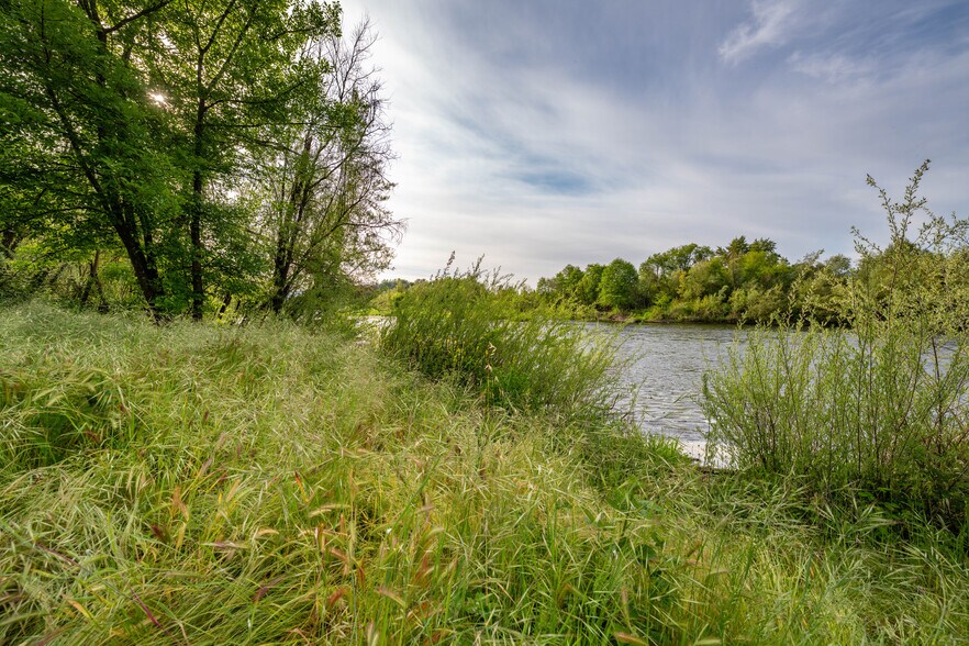 More Photos Of 6531 Lower River Rd, Grants Pass Specialty For Sale