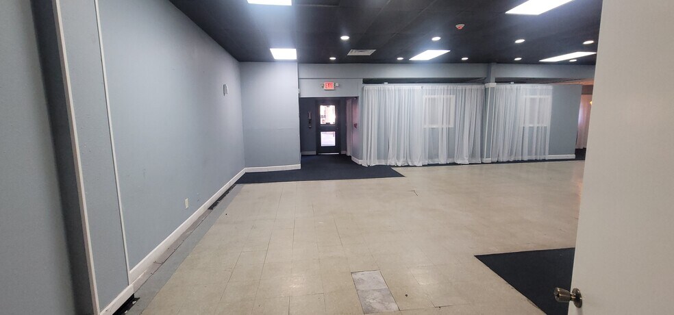 More Photos Of 3646-3678 Culebra Rd, San Antonio Unknown For Lease