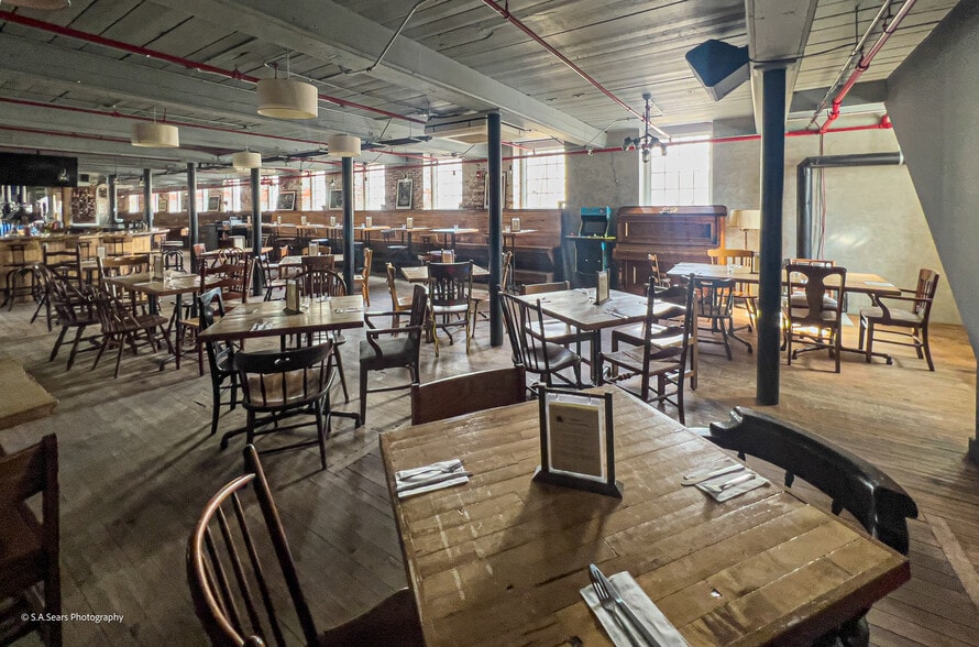 More Photos Of 63 Flansburg Ave, Dalton Flex For Sale