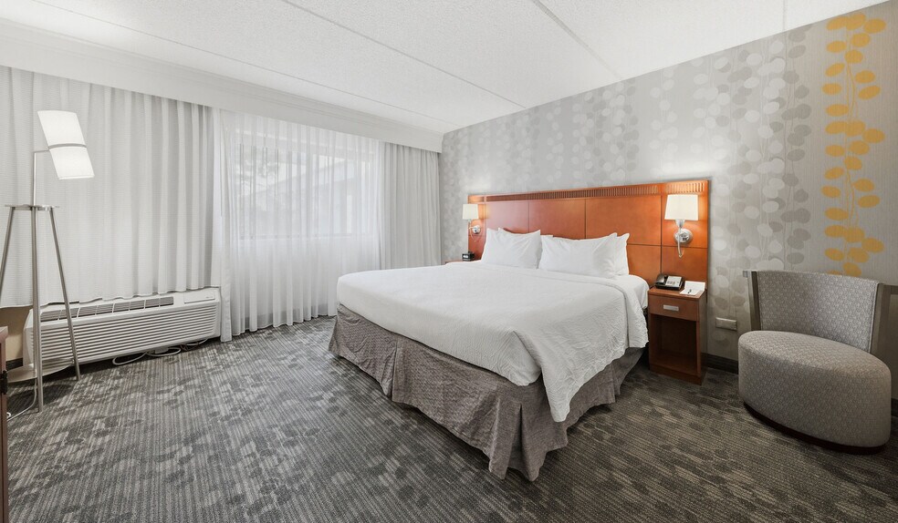 More Photos Of 800 Lake Cook Rd, Deerfield Hotel For Sale