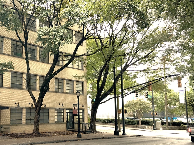 More Photos Of 900 Peachtree St NE, Atlanta Apartments For Lease