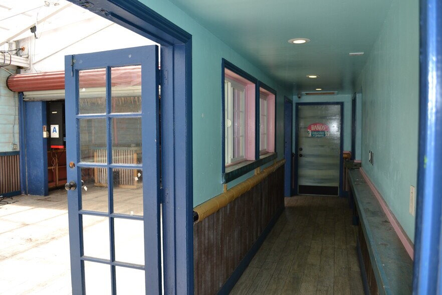 More Photos Of 1050 Garnet Ave, San Diego Restaurant For Lease