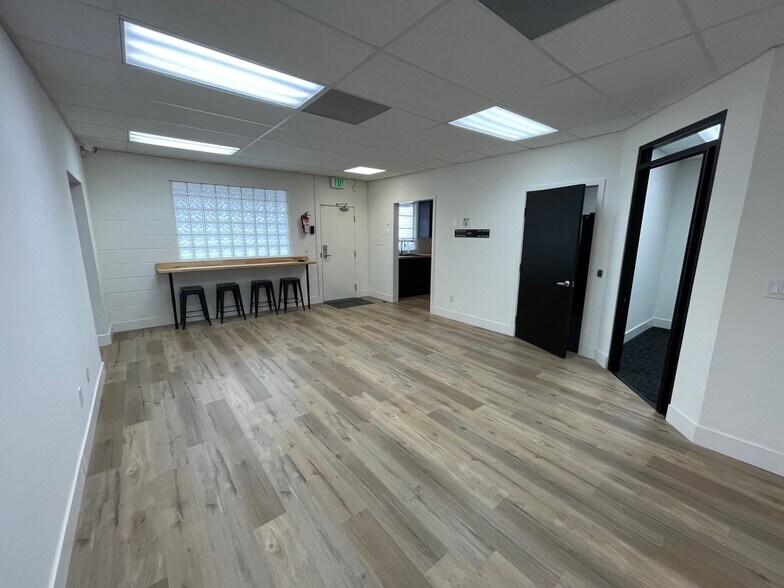 More Photos Of 3212-3214 W Burbank Blvd, Burbank Office For Sale