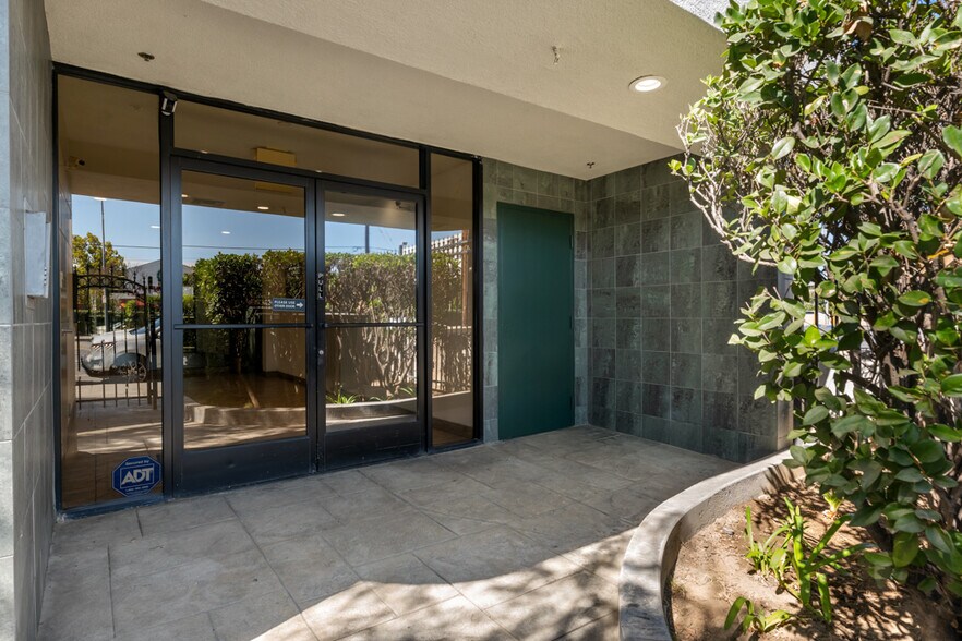 More Photos Of 6445 Sepulveda Blvd, Van Nuys Office For Lease