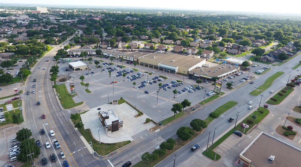 More Photos Of 2801-2853 Central Dr, Bedford Unknown For Lease