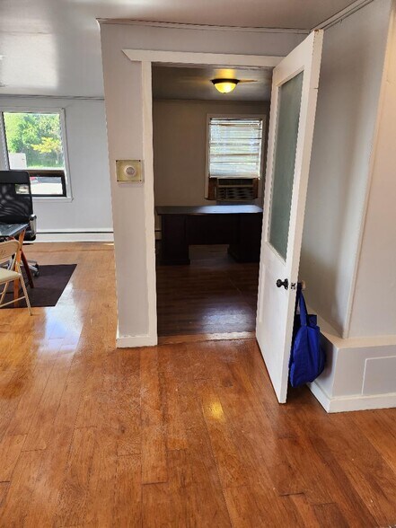 More Photos Of 5301 Harford Rd, Baltimore Office For Sale