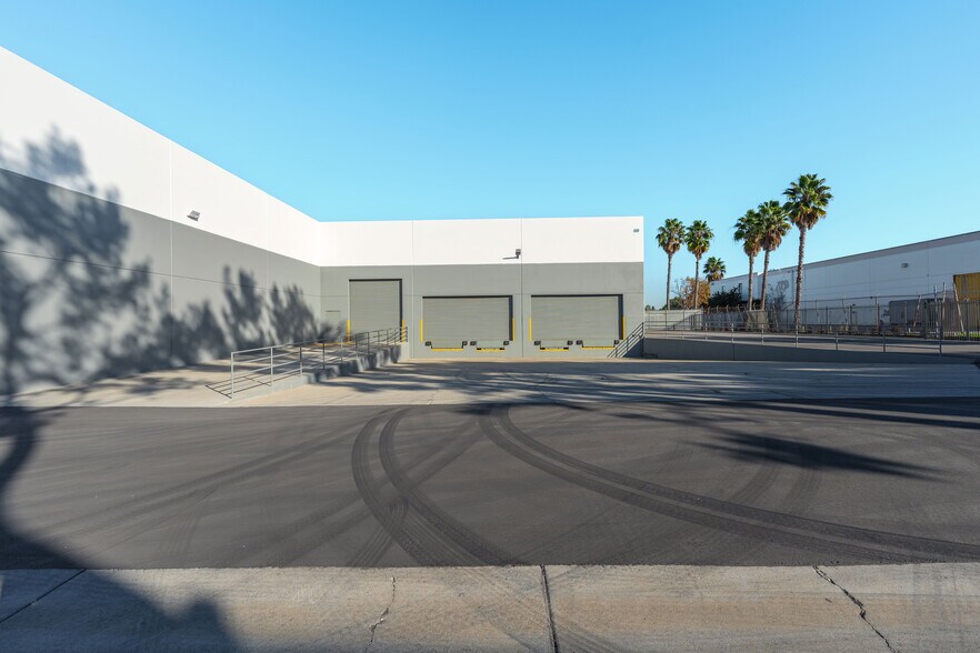 More Photos Of 800 W Artesia Blvd, Compton Warehouse For Lease