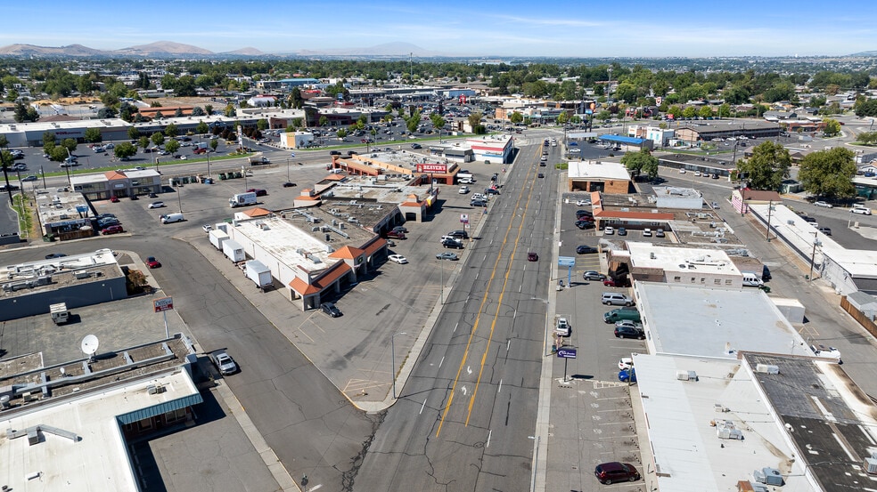 More Photos Of 101-131 Vista Way, Kennewick Storefront For Sale