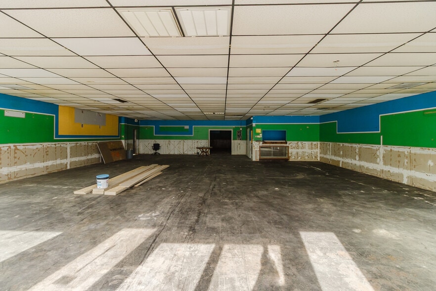 More Photos Of 1015 S Meridian Ave, Wichita Auto Repair For Sale