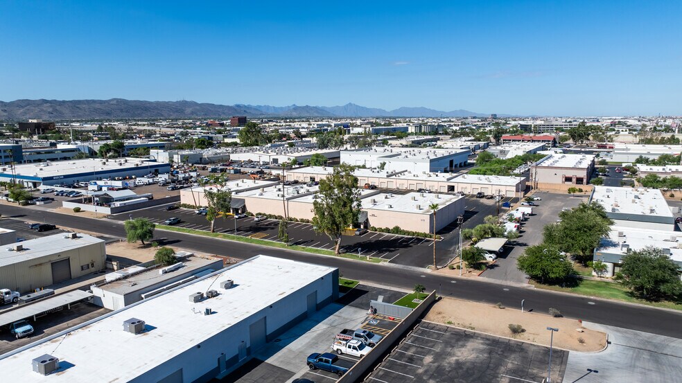 More Photos Of 910 S Hohokam Dr, Tempe Warehouse For Lease