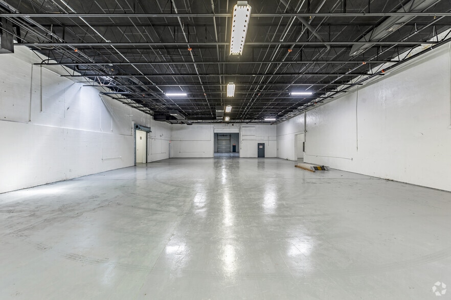 More Photos Of 2401 72nd St N, Saint Petersburg Manufacturing For Sale