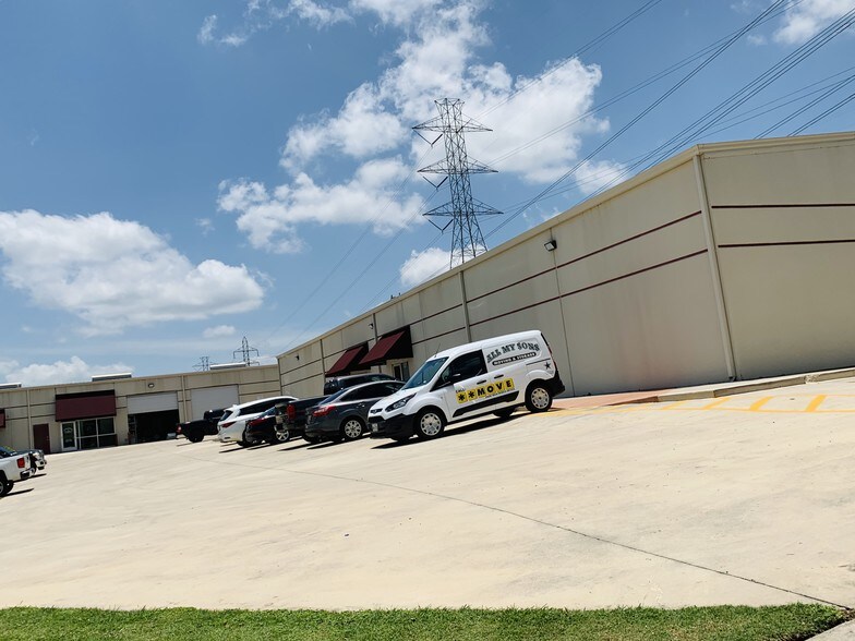 More Photos Of 13409 Western Oak Dr, San Antonio Warehouse For Lease