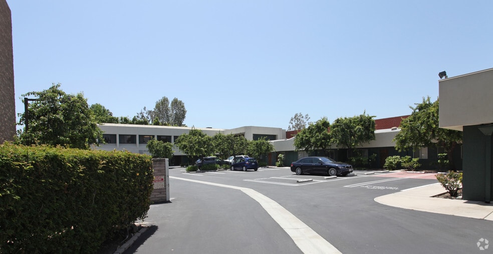 More Photos Of 15230 Burbank Blvd, Sherman Oaks Office For Lease