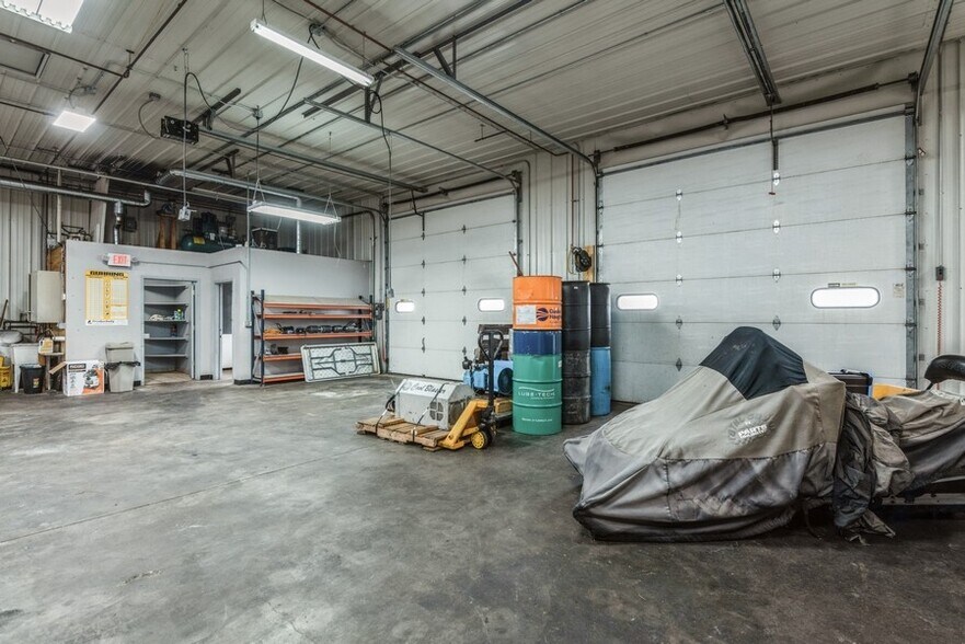 More Photos Of 114 Thomas Cir, Monticello Warehouse For Lease