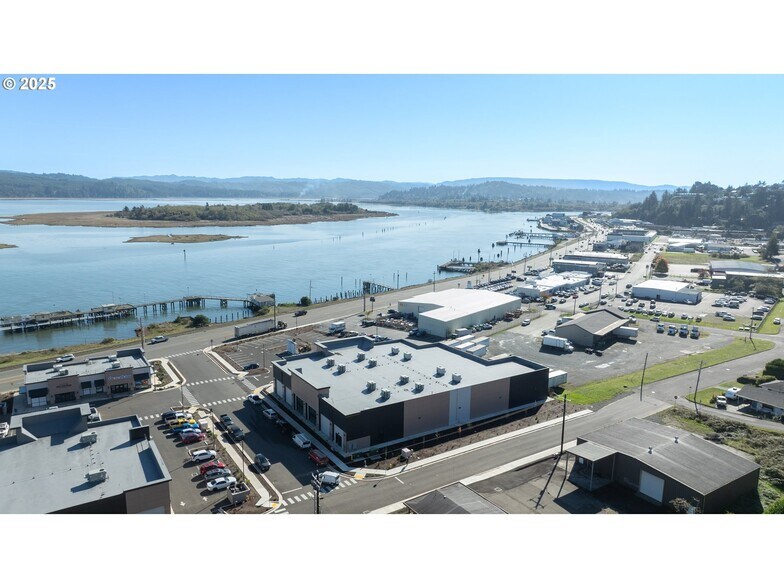 More Photos Of 1233 Teakwood Ave, Coos Bay General Retail For Sale