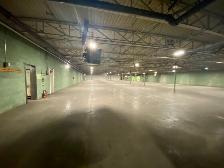 More Photos Of 318 Gidney St, Shelby Warehouse For Lease