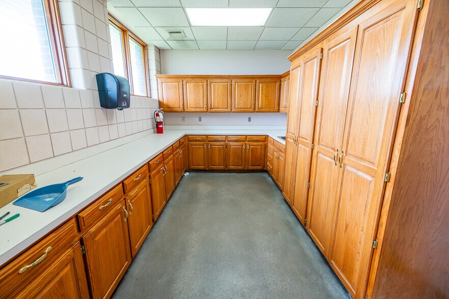 More Photos Of 800 SW 150 Hwy, Lee's Summit Office For Sale