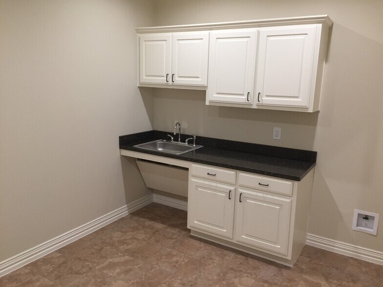 More Photos Of 8668 John Hickman Pky, Frisco Medical For Sale