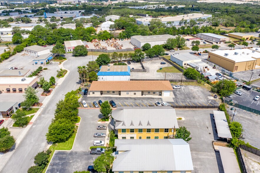 More Photos Of 4737 College Park, San Antonio Flex For Lease