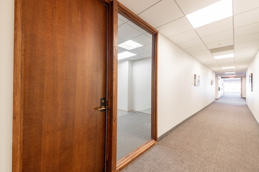 More Photos Of 1301 W Long Lake Rd, Troy Office For Lease