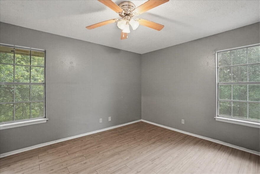More Photos Of 600 E Crockett St, Beeville Apartments For Sale