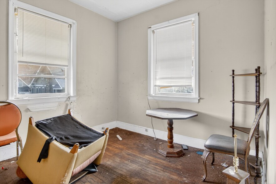 More Photos Of 1010-1012 S Garnett St, Henderson Apartments For Sale