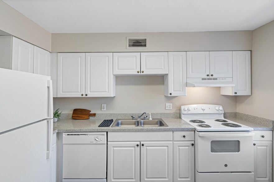 More Photos Of 2148 54th Ave S, Saint Petersburg Apartments For Sale