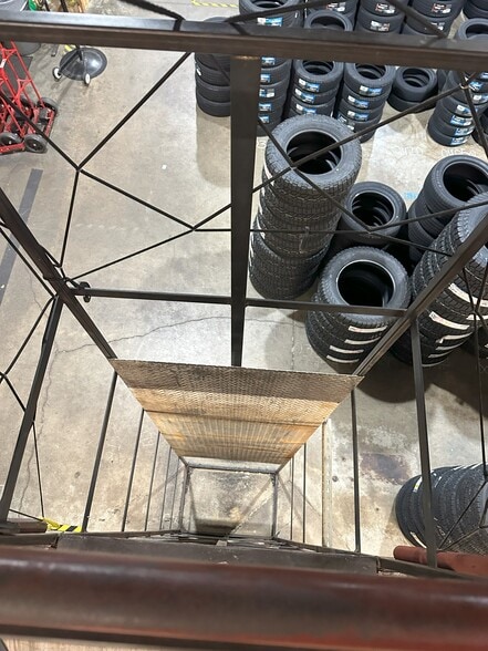 More Photos Of 20 Priscilla Ln, Auburn Service For Lease