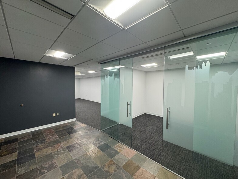 More Photos Of 750 Holiday Dr, Pittsburgh Office Residential For Lease