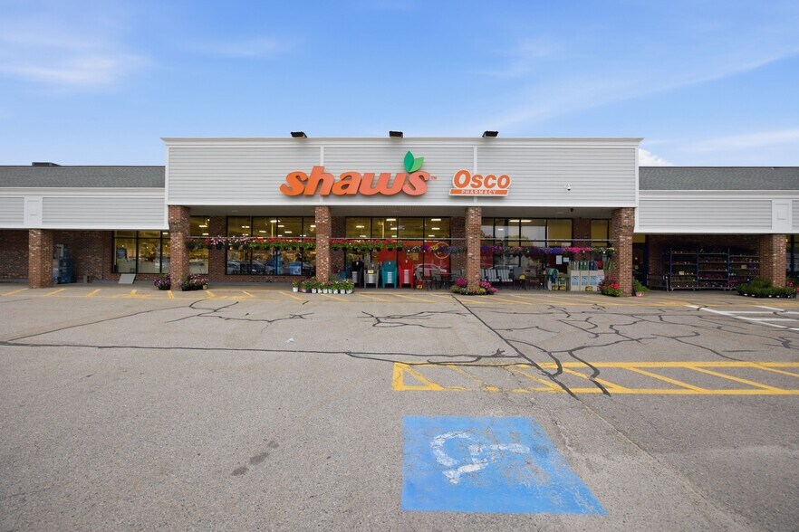 Primary Photo Of 117-127 Great Rd, Stow General Retail For Lease